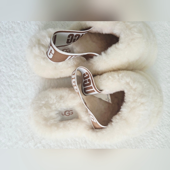 UGG Fluffy Yeah Cream Slippers - Picture 6 of 10